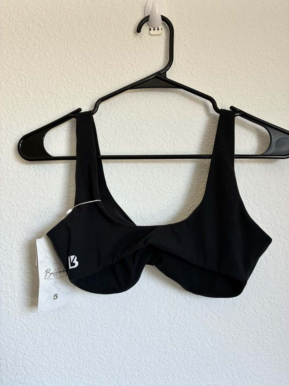 Buffbunny Collection Nubre PO Twisted Sports Bra in Onyx Black